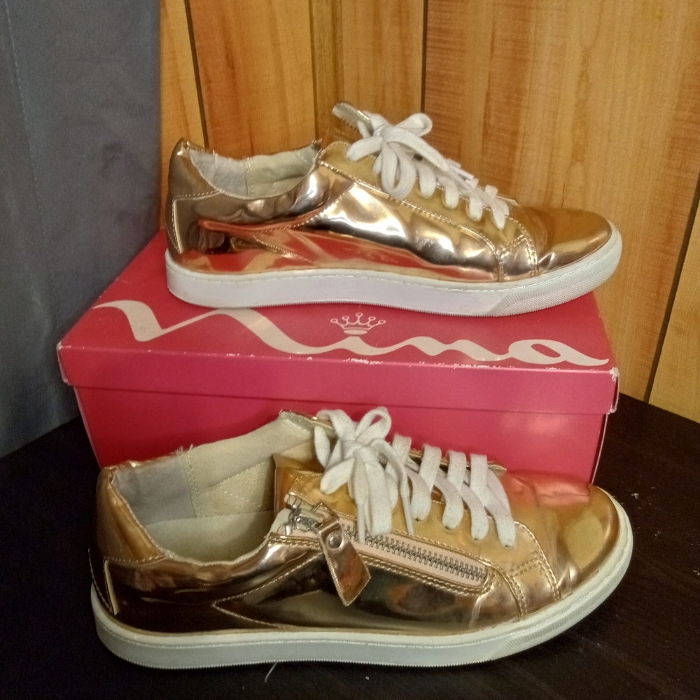 Steve Madden women's Metallic rose gold sneakers